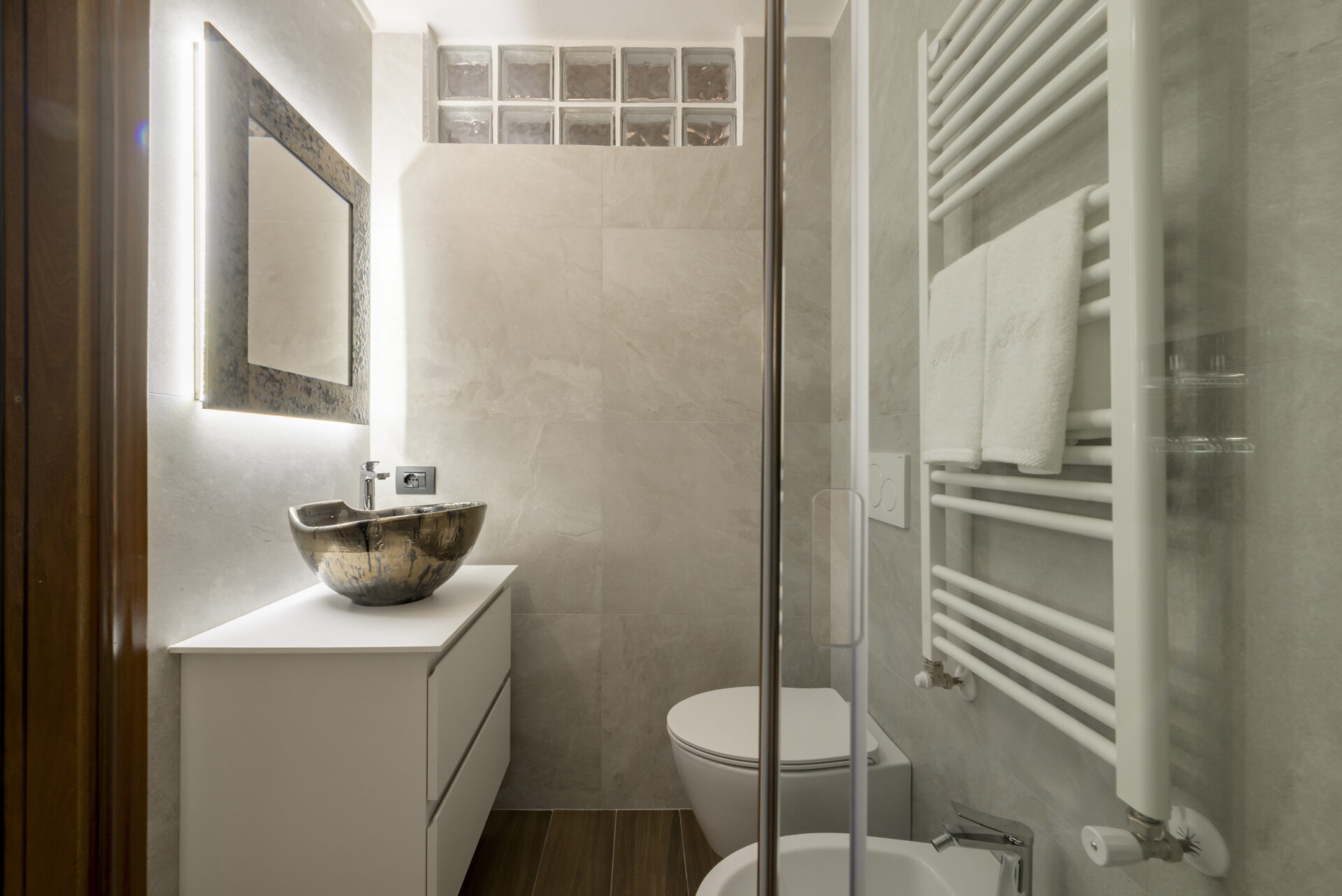 Bagno privato con doccia